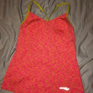 Saucony workout tank w/ built in bra